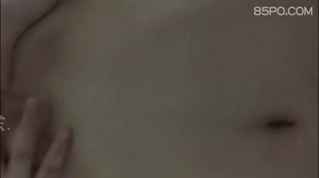 乖宝贝边电话边爱爱,内有福利