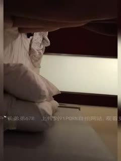 偷情熟女说操死我吧！