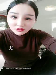 淫乱的房间性爱的机器男人的榨汁机,两男两女一起玩,两女忍不住互相抚慰,挑逗男人的大鸡巴被压在身下续第01集