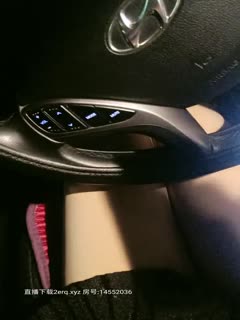 迷情小姐姐的浪漫之夜,一路开车一路骚,全程直播约炮狼友空降过程,简陋出租房里第01集