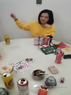 【人间水密桃】三女叠罗汉来姨妈只能双飞啪啪,健身球上口口边骑乘边舔逼,快速抽插大屁股出白浆第03集