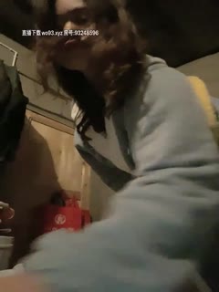 丰满大屁股骚女【单单妹】在家自慰,全裸翘起肥臀手指快速扣弄出水,很是诱惑喜欢不要错过第02集