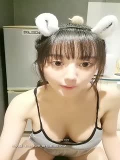 大眼睛-高颜值--清水美奈❤️我觉得大黑牛震得外面那个阴蒂好有感觉啊,我要高潮了不行啦,肉棒自慰,淫声浪浪!第04集