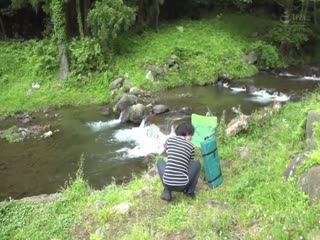 GOOD-015無防備なオーバーオール胸チラで男を誘い青姦SEXする巨乳妻9名5時間第07集