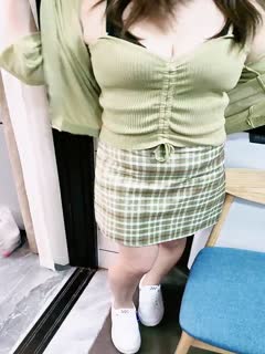 激情小哥阳台爆草姐妹花玩双飞,全程露脸丝袜情趣颜值还不错,口交大鸡巴舔乳头,道具玩逼轮草抽插揉骚奶子第01集