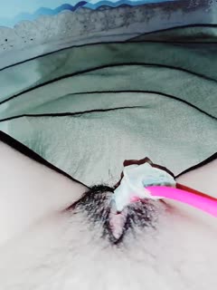 哪个学校的骚逼在教师都自慰骚穴,跳蛋塞逼里开档黑丝不穿内裤就这玩,把裙子都快湿透了真刺激,看了秒硬第03集