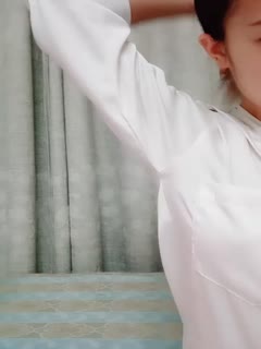 清纯学妹露脸颜值高身材好,大秀直播实录,很有情趣小乳夹带奶头性感又漂亮,粉嫩逼逼自己抠水多湿滑真骚啊第03集