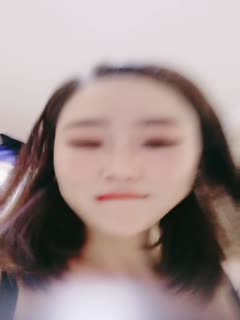 新人依然露脸激情大秀,情趣黑丝高跟装诱惑,表情好骚,揉奶玩逼刺激狼友,听指挥道具抽插骚穴特写呻吟可射第01集