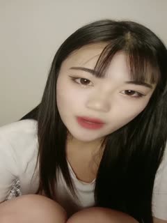 瑶瑶想喝奶露脸小骚逼带来的精彩大秀,真空装性感的骚穴在狼友的指挥下脱光,道具抽插跳蛋摩擦搞到高潮喷水第02集