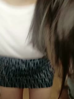 瑶瑶想喝奶露脸小骚逼带来的精彩大秀,真空装性感的骚穴在狼友的指挥下脱光,道具抽插跳蛋摩擦搞到高潮喷水第04集