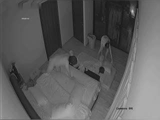 黑客破解家庭摄像头偷拍❤新婚不久的年轻夫妻性欲强鸡巴干软还没射媳妇给撸硬继续干