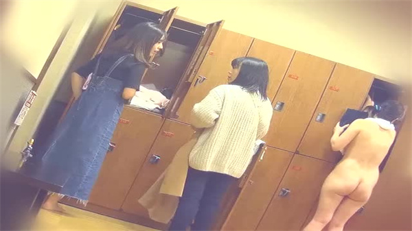 【11月新作】大衆銭湯女子更衣室盗撮 人妻たちの秘めたる欲望が溢れ出す瞬間…