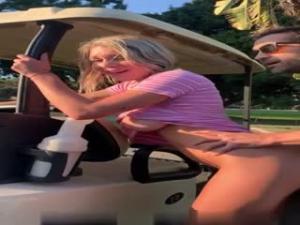 富豪高尔夫球场诱骗巨乳打工妹，草地野战呻吟不断！