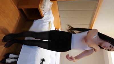 魔鬼身材女神酒店面试遭潜规则，丝袜换装秀性感美体，嫩穴诱人欲火焚身！