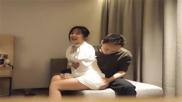 步宾探花白裙妹甜美出击，极品身材诱惑撩人欲火焚身