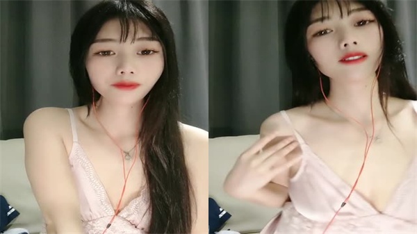 黑丝美腿苗条巨乳骚妇诱惑蒙面狼友舔奶玩弄,激烈操逼高潮