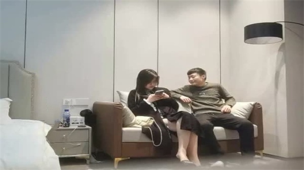 利哥探花:真实完美肌肤,白皙极品美乳极致诱惑