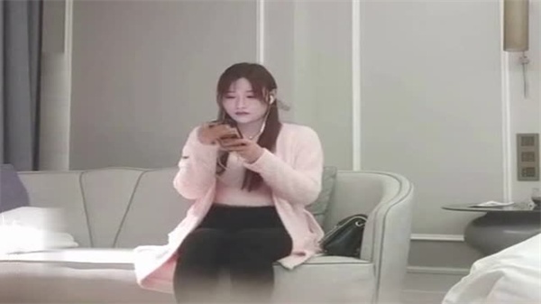 利哥探花小姐姐遭巨根狂插高潮迭起，浪叫求饶直呼爽翻天！