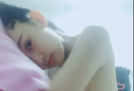 嫩妹出浴湿身诱惑！浓密黑森林下漏穴全见，错过后悔一整年！