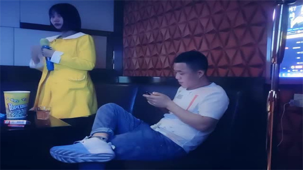 顶级会所金丝猫 七天KTV三陪激情内射实录