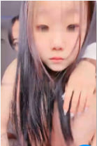 三大欲女共享假巨屌，轮流摩擦私处淫水狂喷！