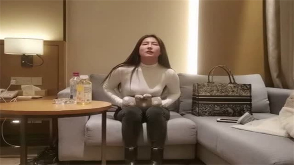 文轩探花 长发巨乳妹淫语挑逗 骚货自慰蜜穴汁水横流