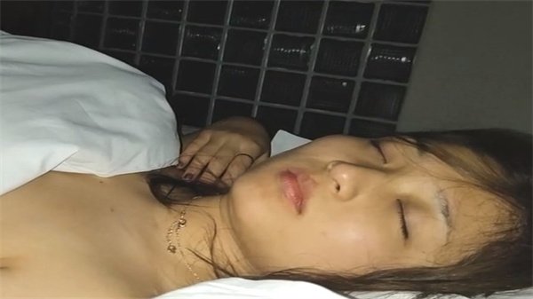 彪悍胡子大叔约炮清纯女大学生,紧致嫩逼水润多汁,回味无穷